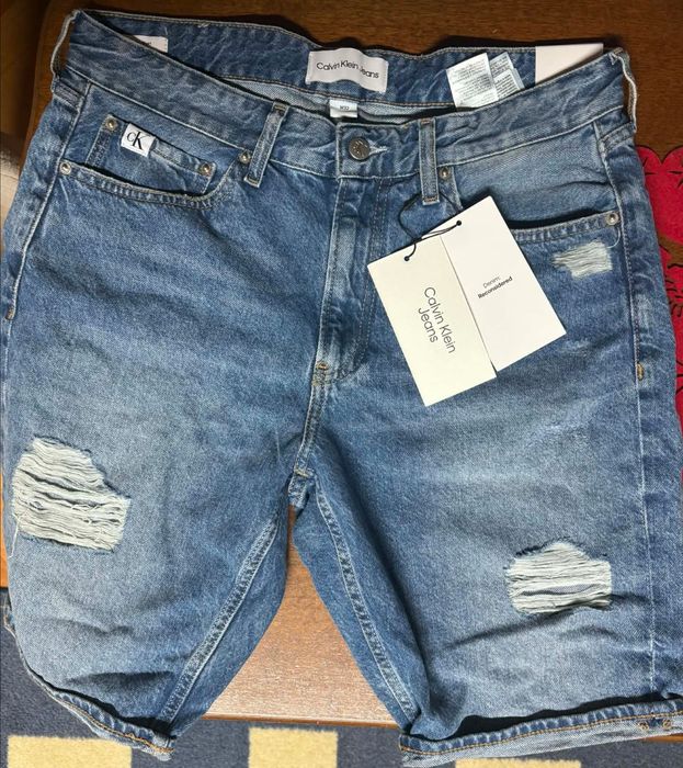 Продавам мъжки къси панталони Calvin Klein