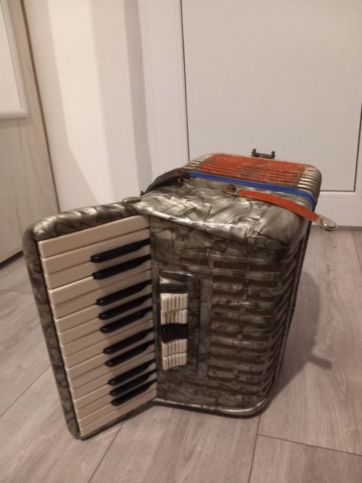 Acordeon de vanzare