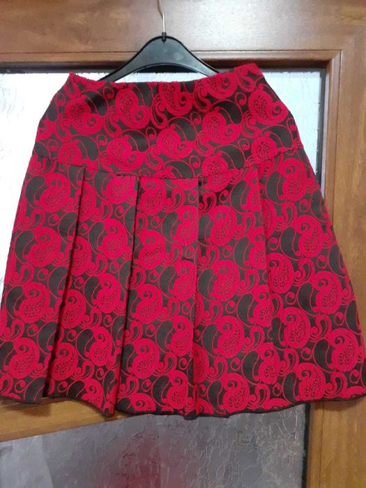 Fustă roșie, groasă, de toamnă-iarnă, mărimea S-M