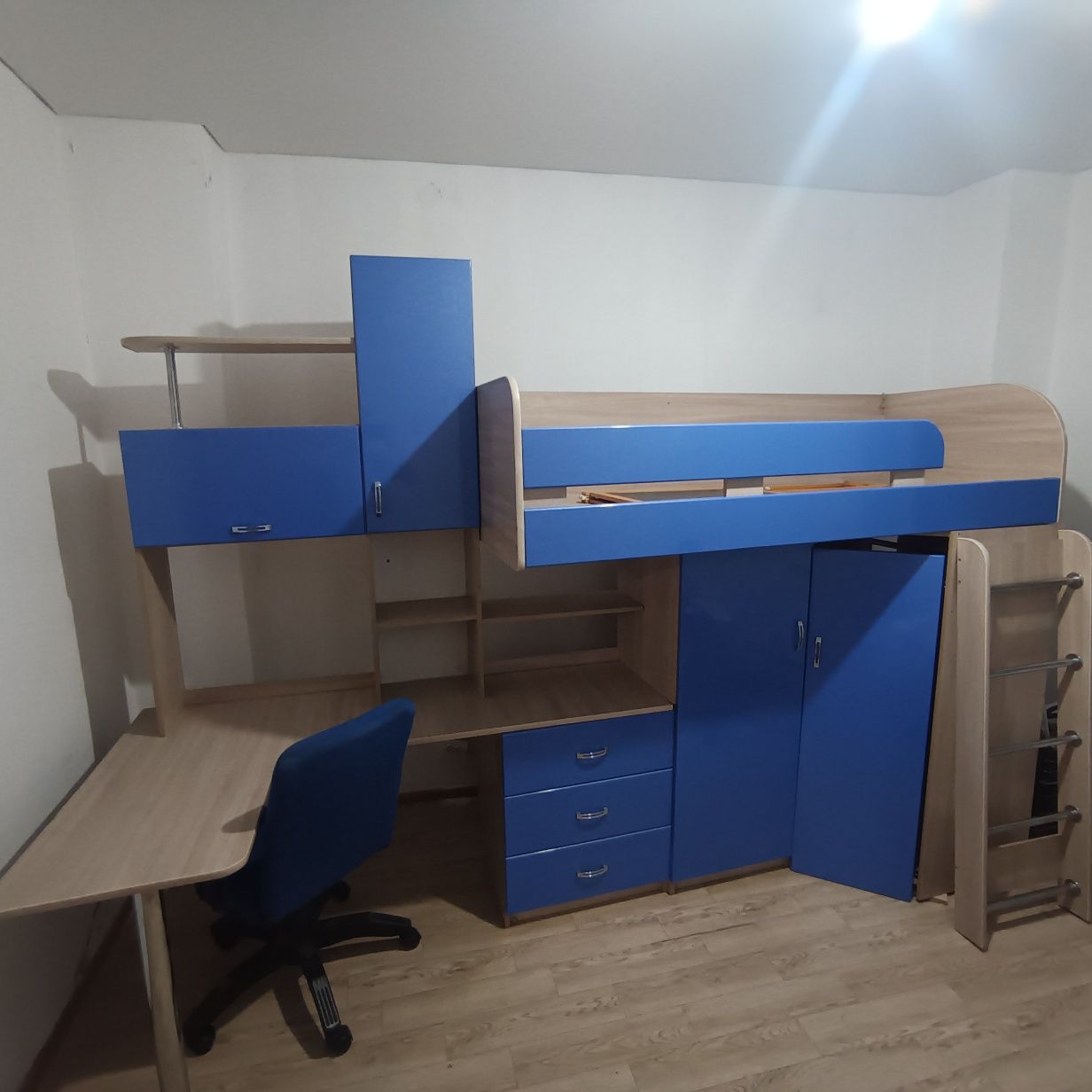 Продам стенку с кроватью