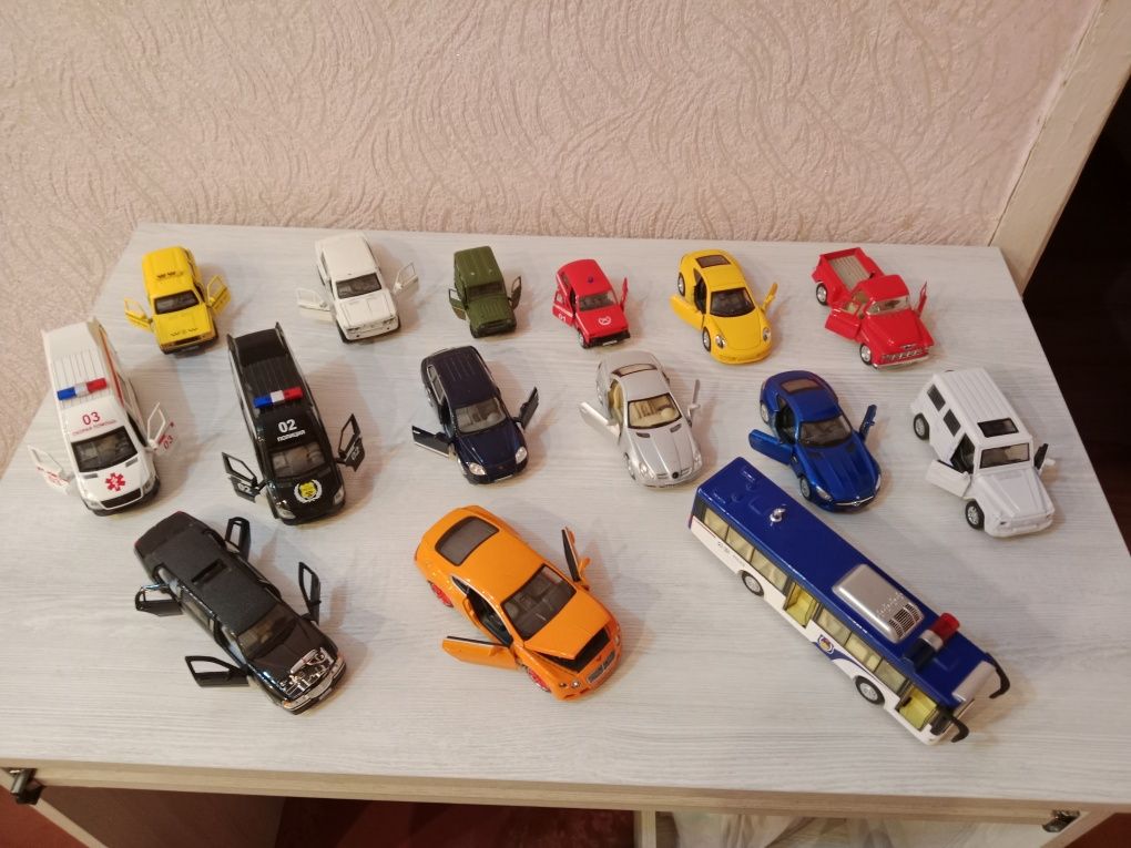 Продам детские железные машинки мадельки разных марок