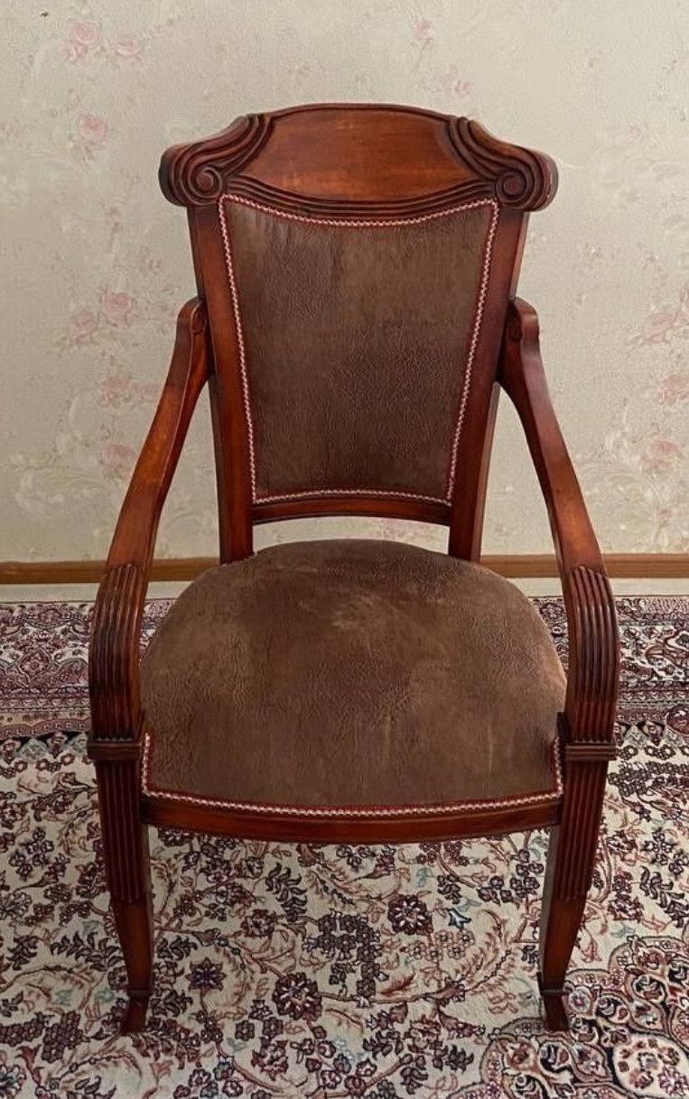 Продам комплект: 2 кресла+ 3 столика. Румыния.