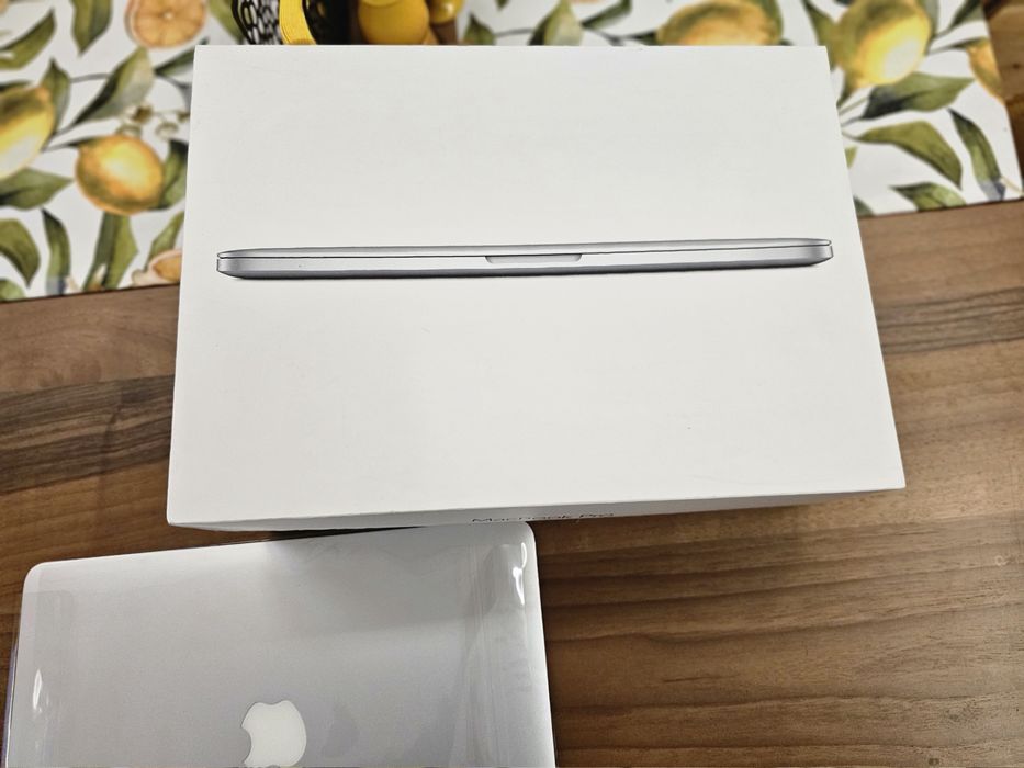 MacBook Pro Retina, 13.3" - 2015 г. + подарък Аpple magic mouse