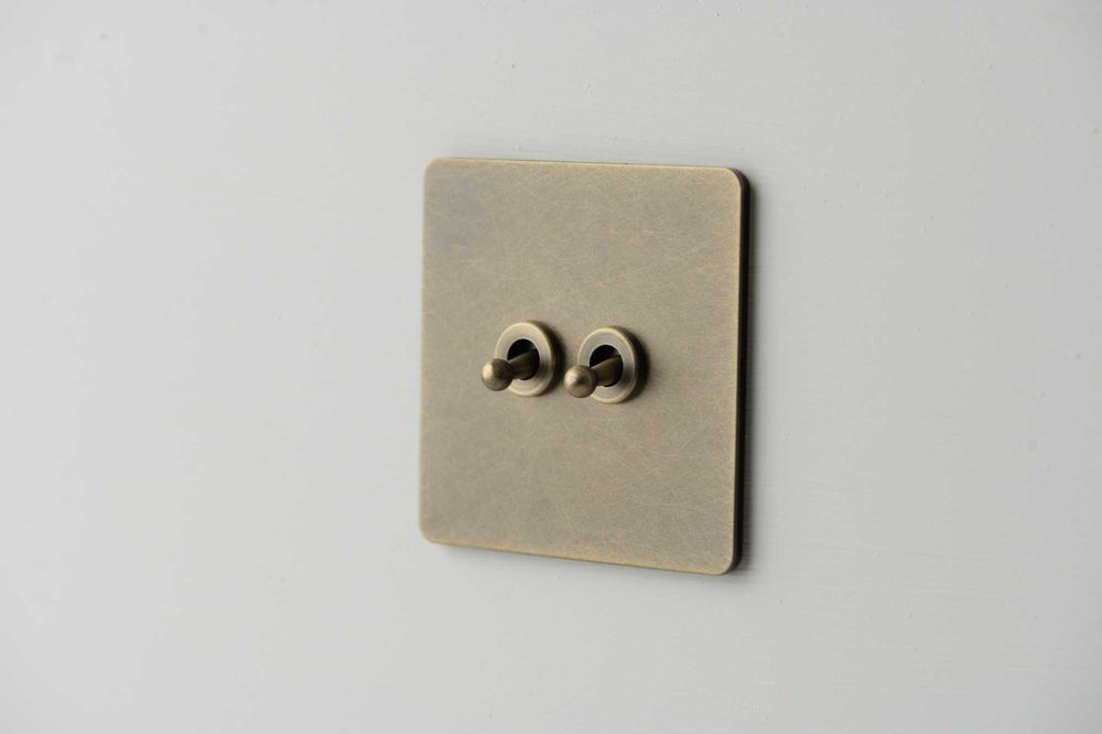 Intrerupator metalic, 1Gang 2Way, 10A, Alb, doza cadou