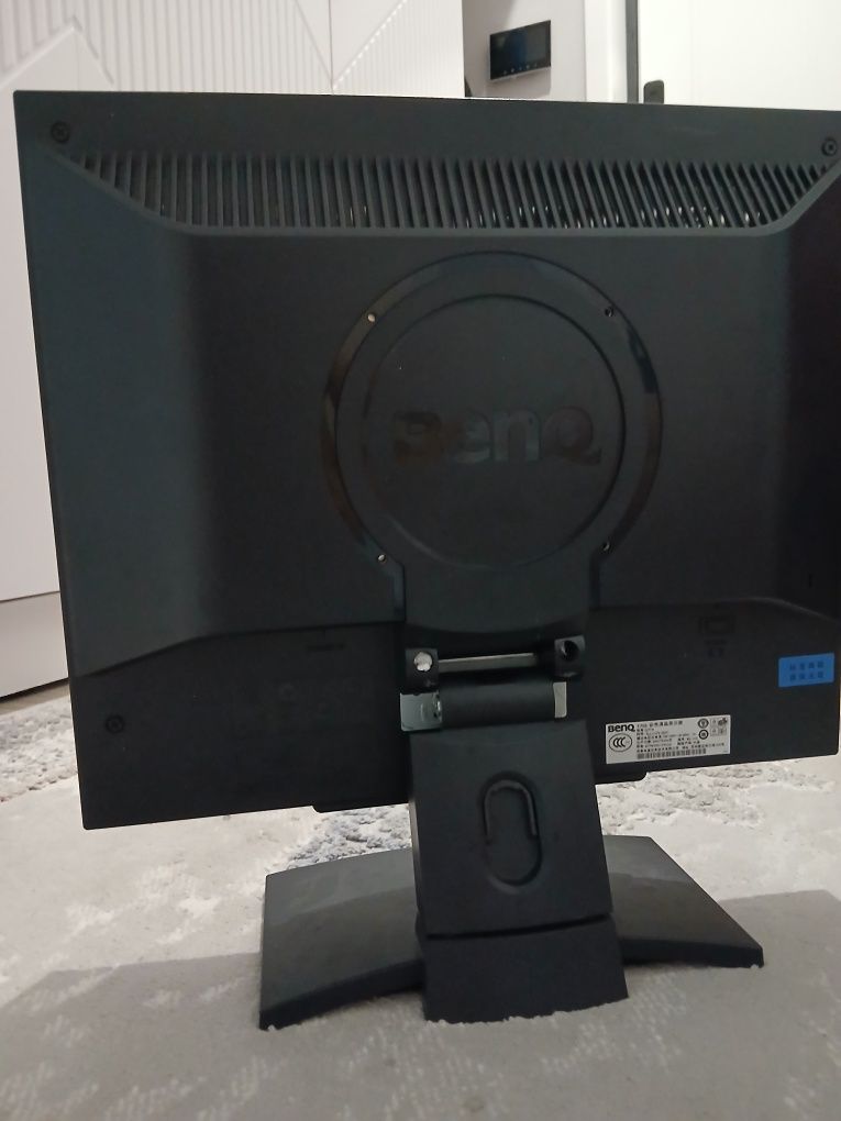 Продам монитор BENQ T705 рабочий