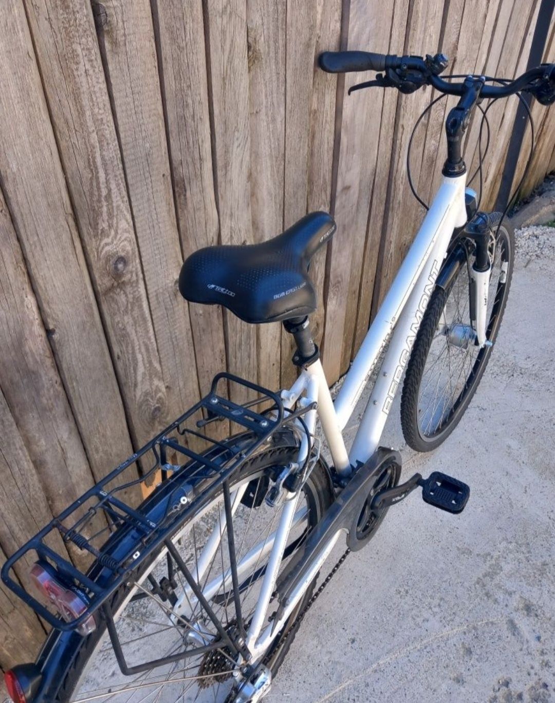 Bicicleta unisex hidraulica Bergamont cadru aluminiu roti 28 dinam