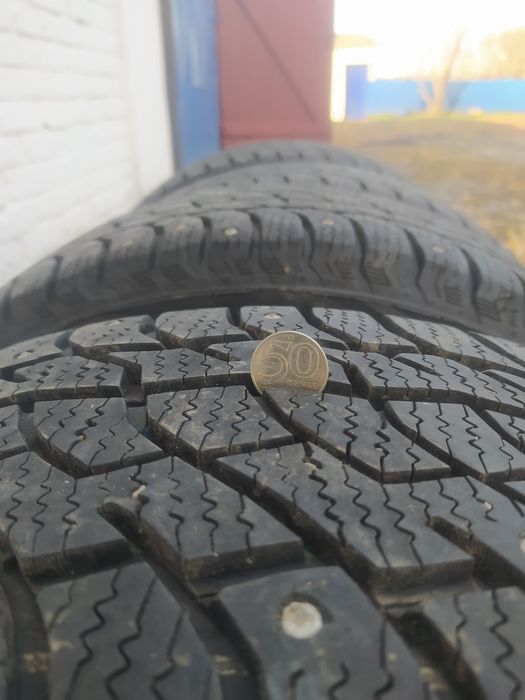 Зимние шипованные шины R17 235/55