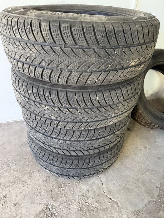 Продам зимние шины 215/60/17