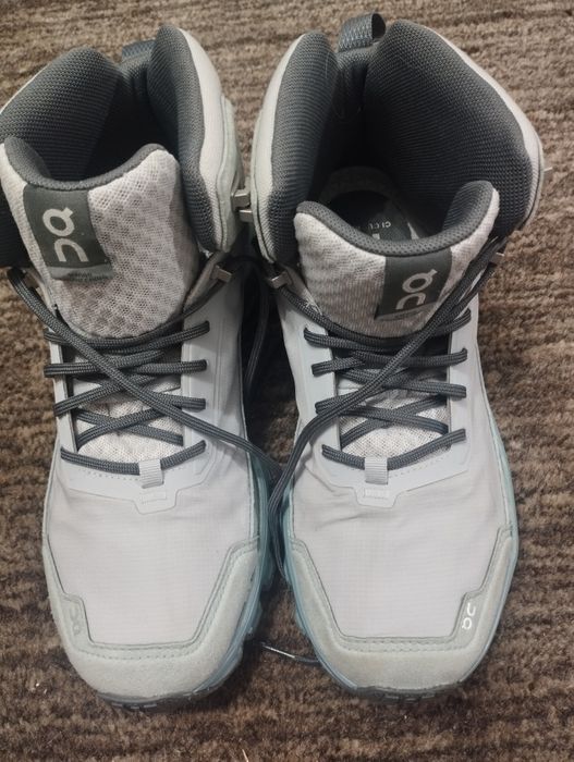 Ghete hiking On Cloudridge