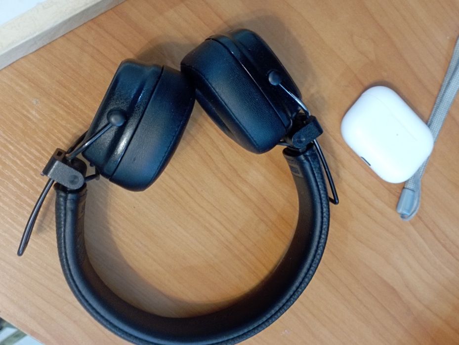 Продам наушники Эйр подс и маршал обе оригинал