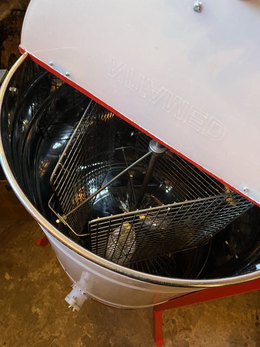 Центрофуга за мед