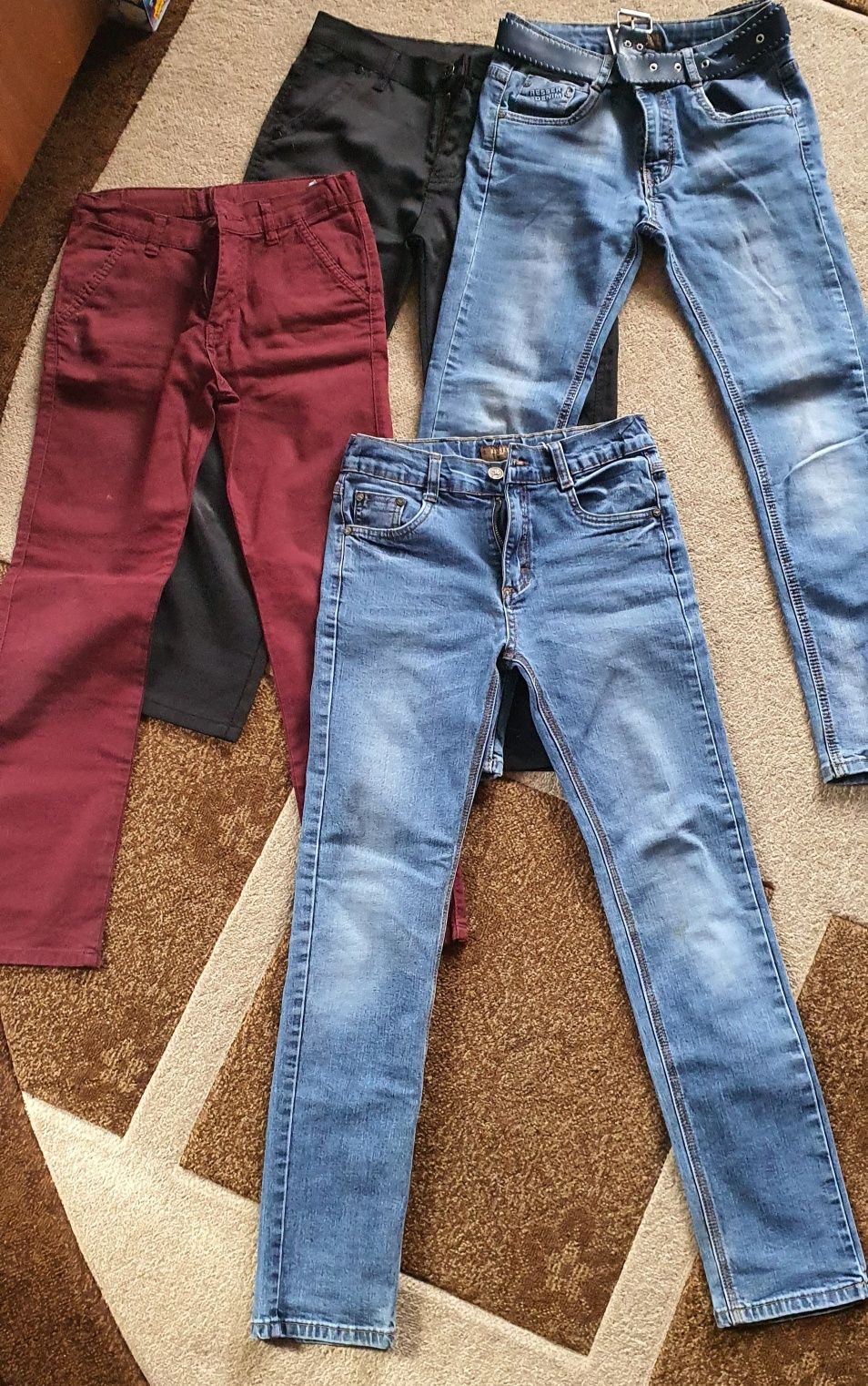 Школьные рубашки, пиджаки и кофта джинсы