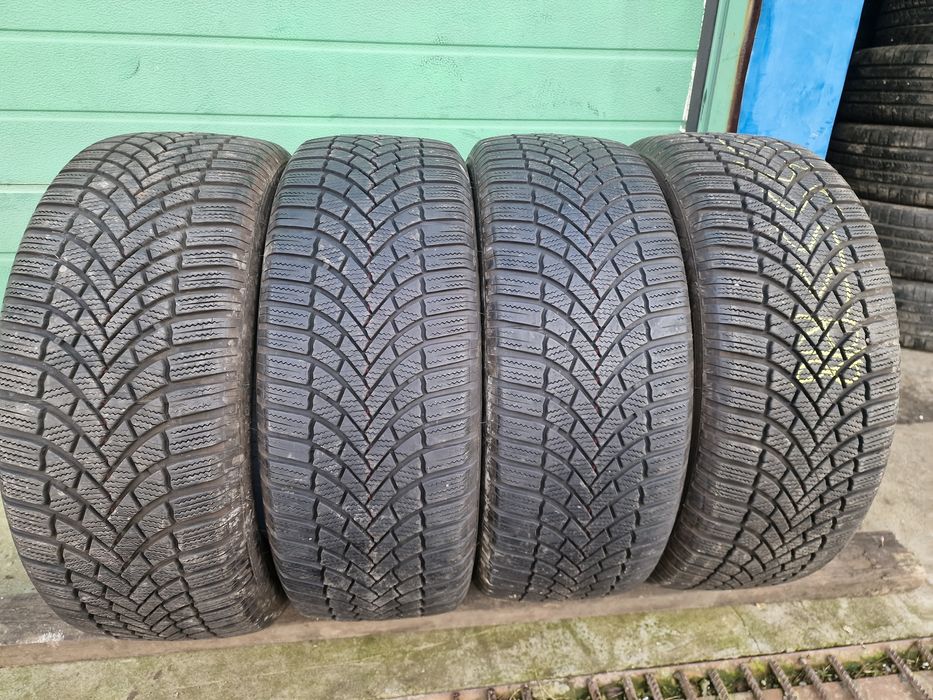 Anvelope 235/55R18 marca Bridgestone, DOT 2022, 6.5 mm