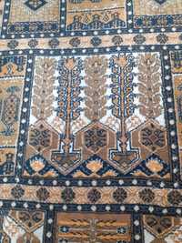 Продавам персийски килим с размери 284 Х 195 см.
