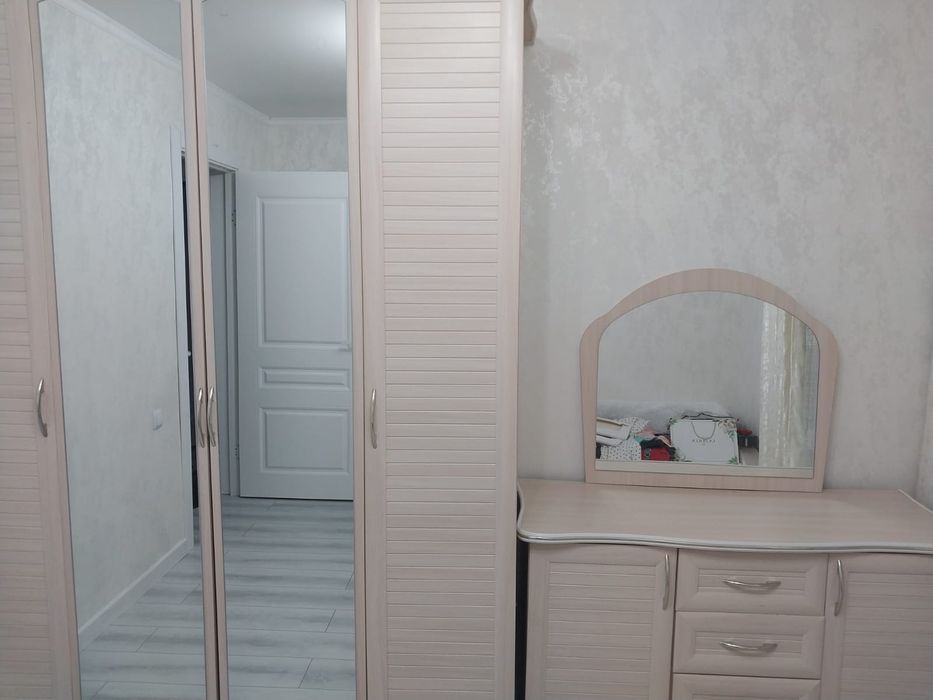 Продаётся большой шкаф и комод