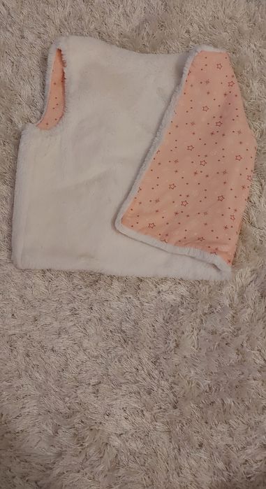 Vesta cu blanita alba