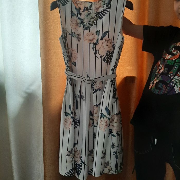 Продам платье на девочку 10-11лет