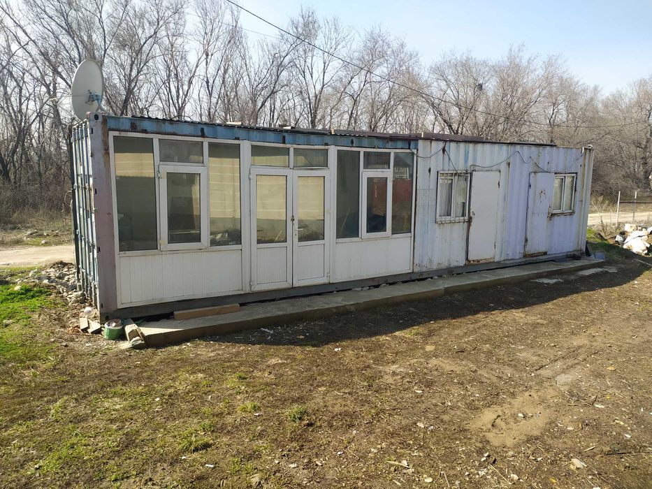 Контейнер 40 тонник с дверью и окнами