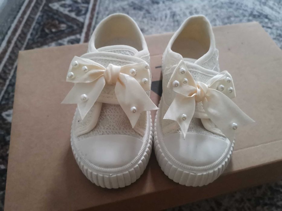 Incalatimnte fetițe