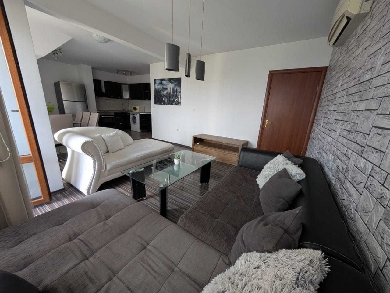 Дава се под наем Тристаен апартамент в Пловдив, Център - 90 кв.м за 612 € - Снимка #2