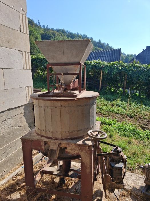 Vând moara pe piatra