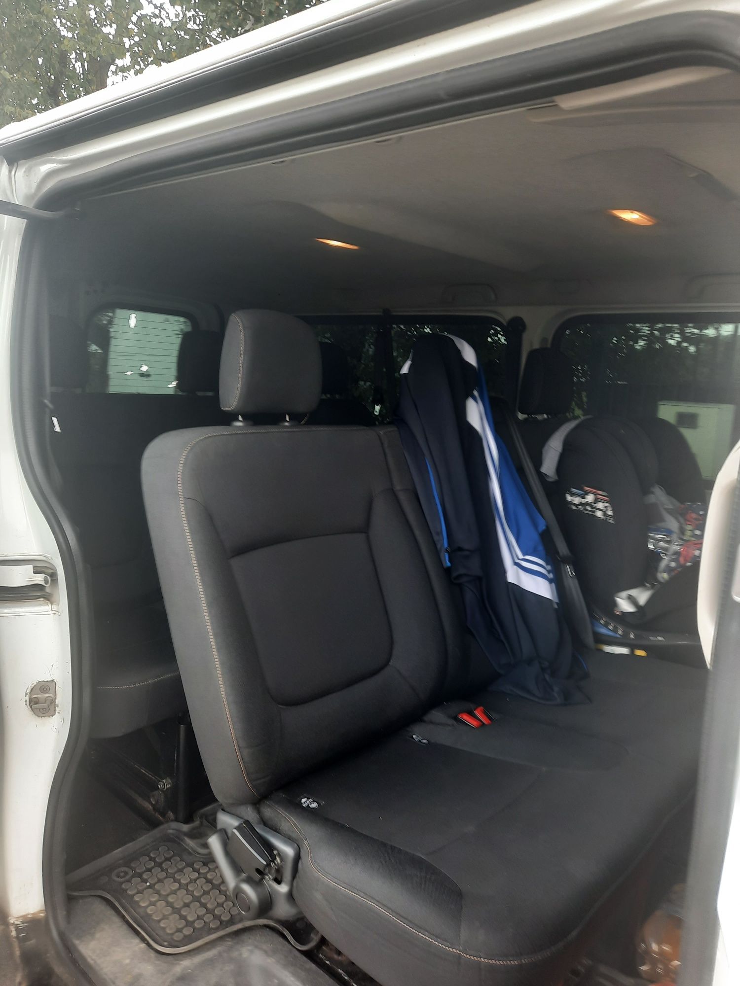 Vând Renault trafic