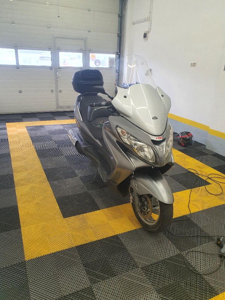 Suzuki burgman 400