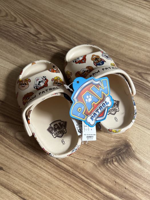 Нови сандали Next