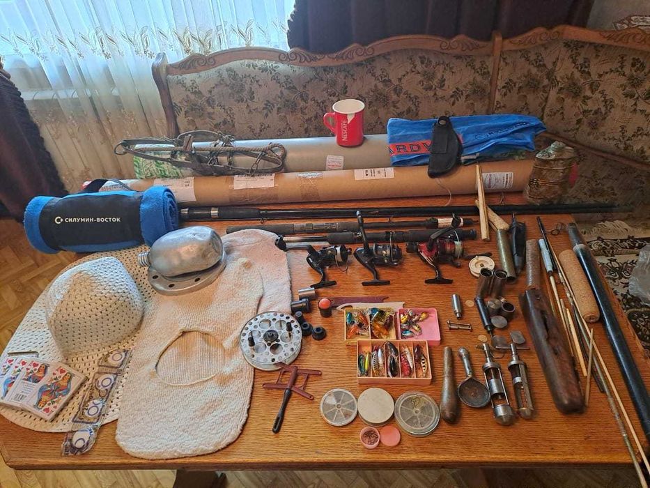Бадминтон  ,барбекющница ,подушка надувная и другое