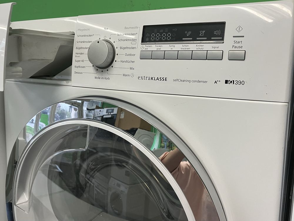 Сушилня Siemens WT45W29A  самопочистваща с термопомпа 8 kg