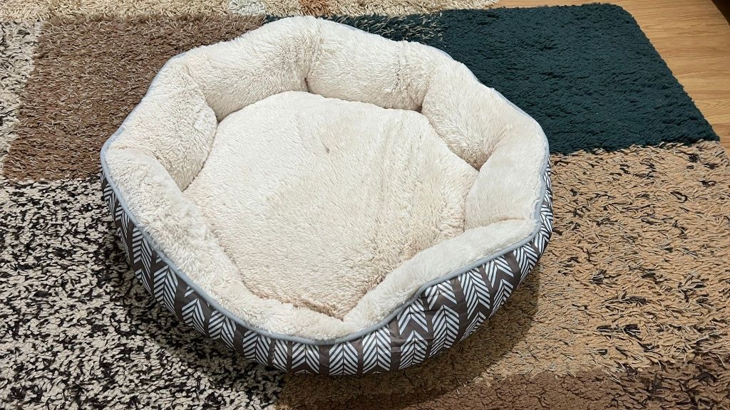 Pernă rotundă pentru pisici – confortabilă și cu design modern