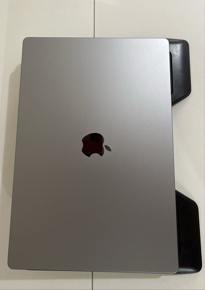 Makbook 16 pro m1 2021 года memory 16/512gb ssd