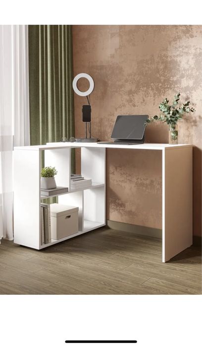 Рабочий стол с полками