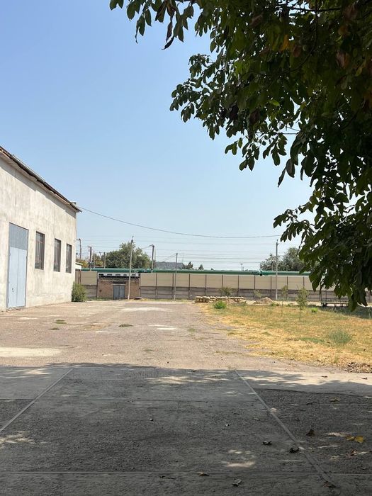 Не желое помещение 2 гект 7000  квадр 5 зданий