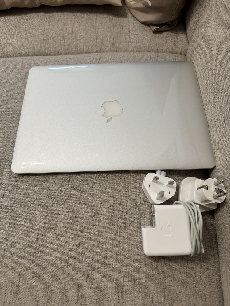 MacBook Air 13” 2017 i5 128gb/ 8gb RAM impecabil, 99 cicluri