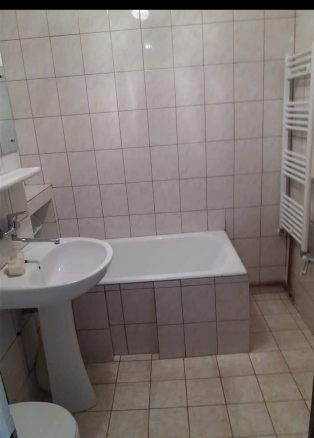 Închiriez apartament 2 camere decomandat