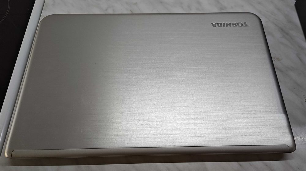 Лаптоп TOSHIBA SATELLITE P50-B-10V за части или ремонт