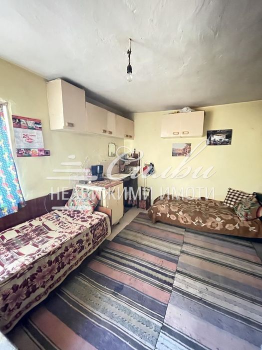 Двуетажна тухлена вила в местност „Под манастира