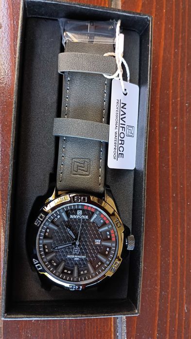 Naviforce кварцов часовник