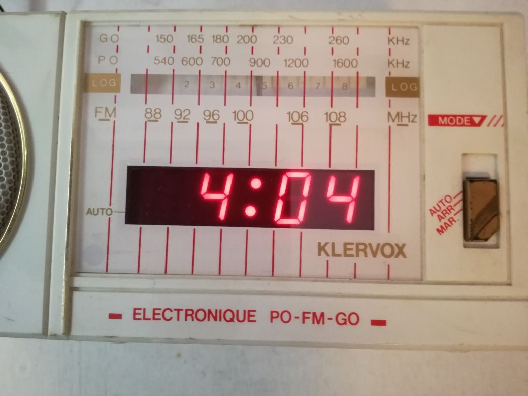 Radio cu ceas si alarma - Made in Macao