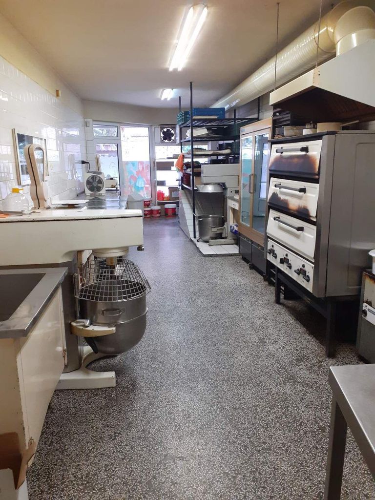 Дава се под наем Заведение в Пловдив, Христо Смирненски - 130 кв.м за 1428 € - Снимка #2