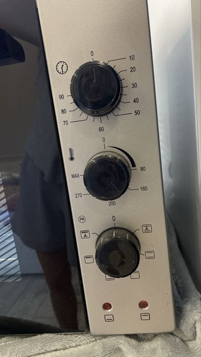 Духовка в отличном (идеальном состоянии)