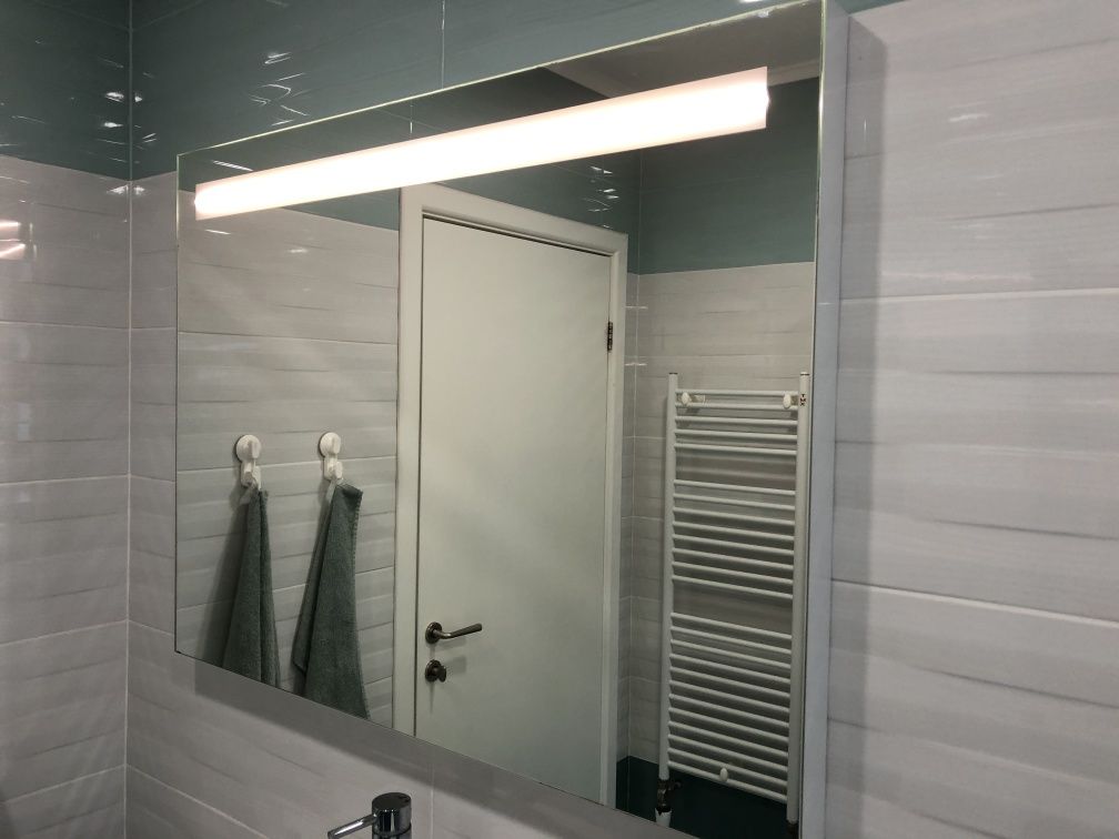 Огледала за баня с LED осветление IP44