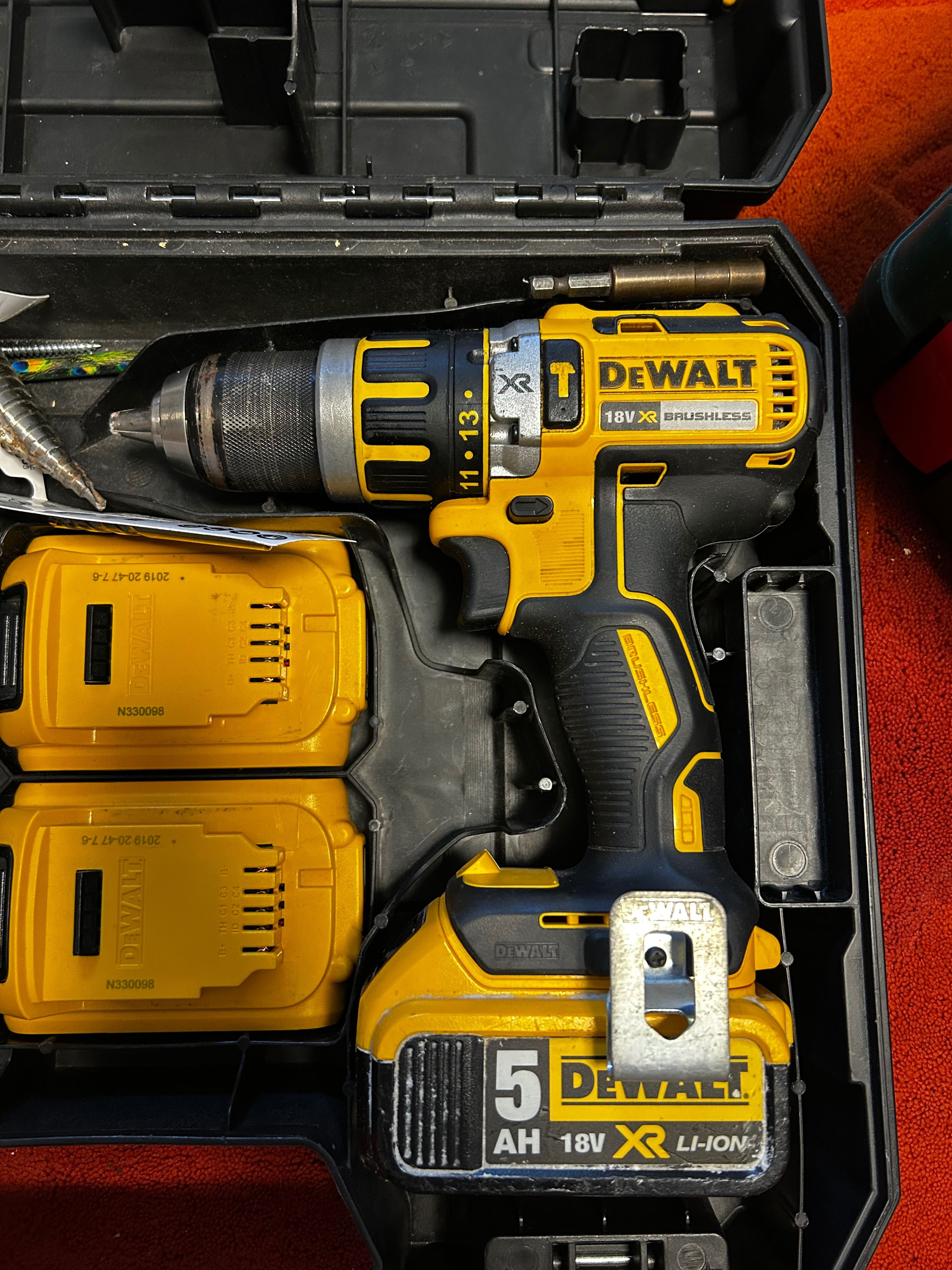 Акумулаторен ударен винтоверт DEWALT DCD795D 2 комплект с DCD708 TY2