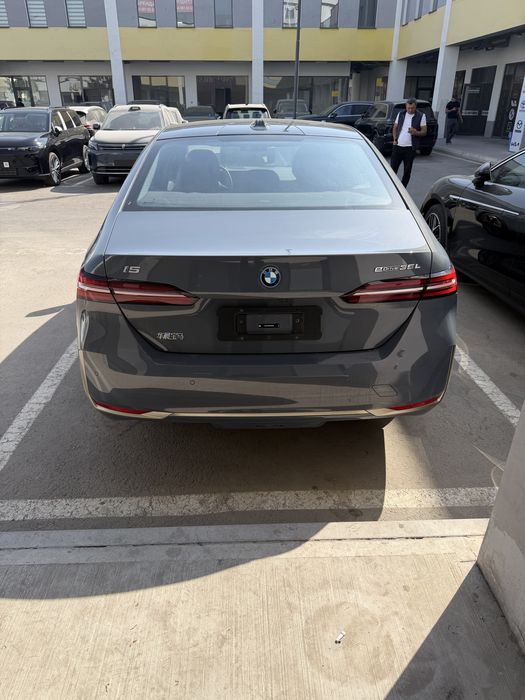 BMW i5 35L 2024 yil