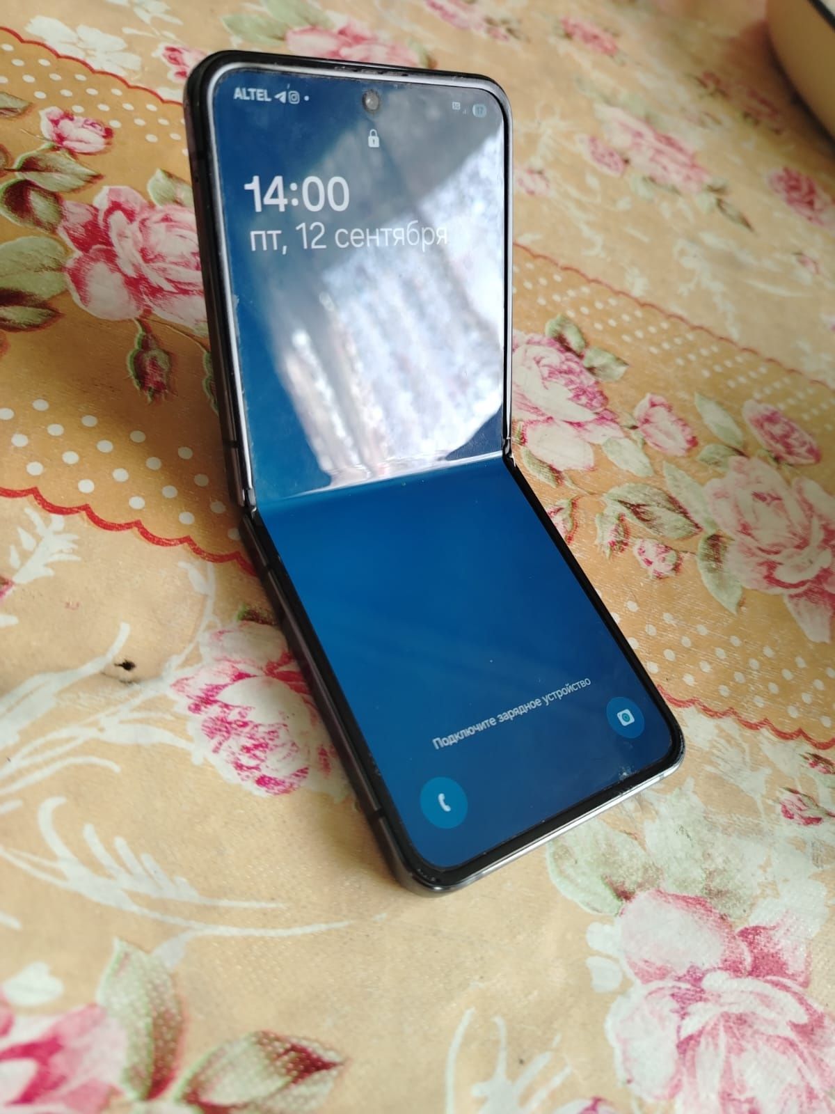 Samsung z4 flip.