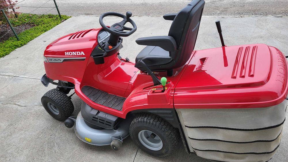 Градински трактор косачка HONDA - HF2625K1 HMEH