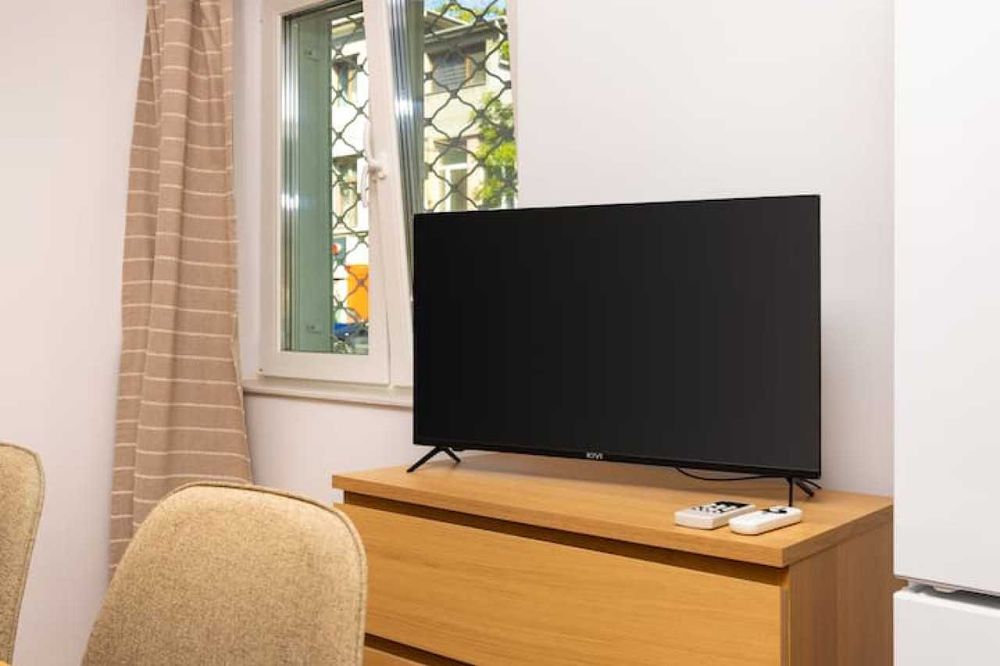 Дава се под наем Едностаен апартамент в Пловдив, Център - 25 кв.м за 245 € - Снимка #9