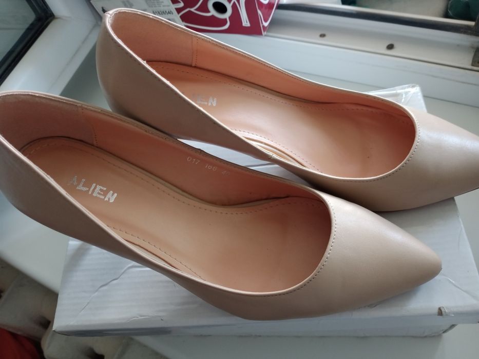 Туфли бежевые классные