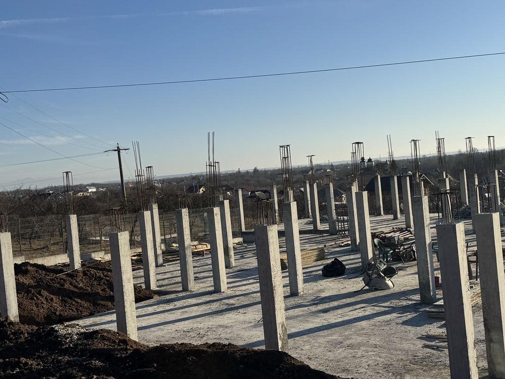 Constructii case la rosu si finisaje